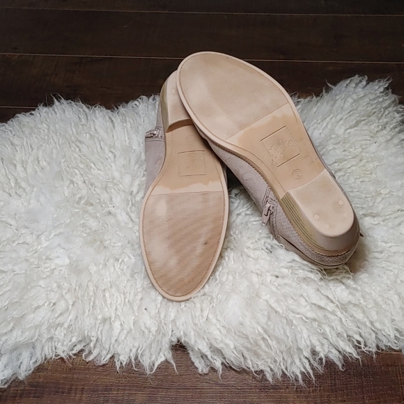 Cute faux suede ankle boots 👢 - Picture 3 of 5